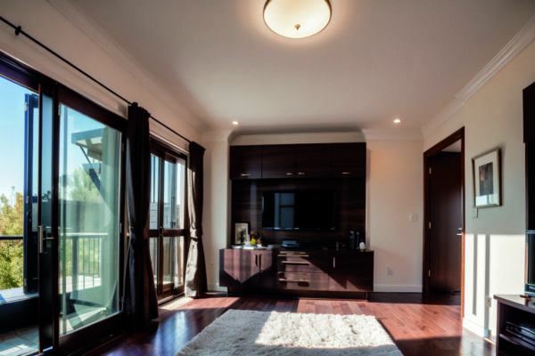 Интерактивное световое искусство: управление световыми сценариями через дополненную реальность