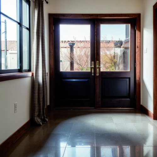 Биоразлагаемые 3D-панели из переработанных водорослей для динамичного дизайна стен