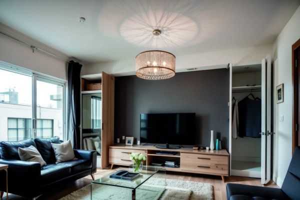 Мебель-трансформер для микроквартир с автономным хранением вещей под потолком