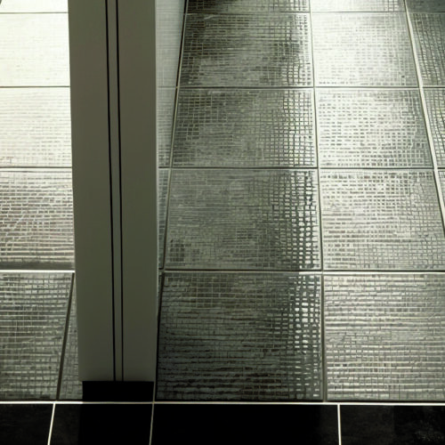 Биоразлагаемая плитка с меняющейся текстурой под воздействием температуры