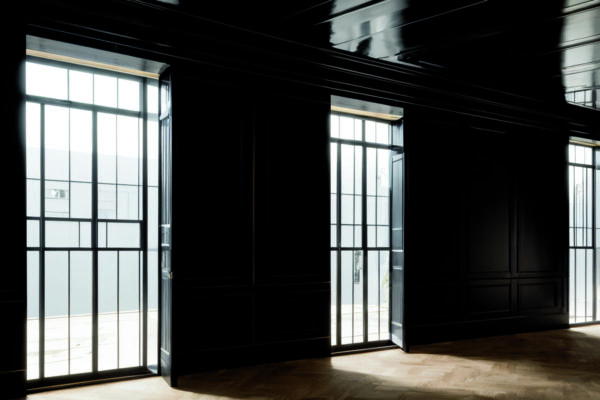 Текстуры в интерьере: как сочетать матовые и глянцевые отделочные материалы для уникальности