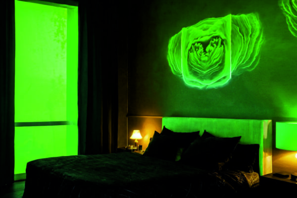 Биолюминесцентные обои: интерьер, светящийся в темноте без электричества