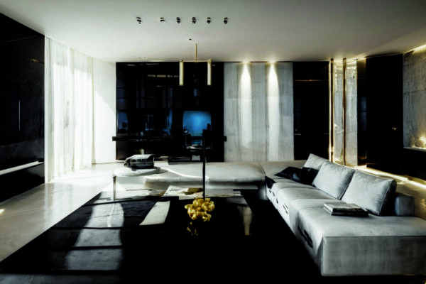 Использование ядовито-ярких оттенков в минималистичных интерьерах для создания эмоциональных акцентов