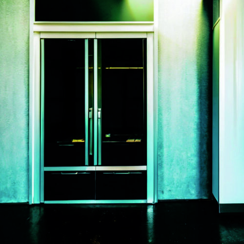 Использование светящихся и магнитных красок для динамических цветовых акцентов