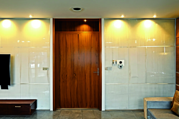 Трансформирующие многофункциональные стеновые панели для оптимизации пространства в малых комнатах