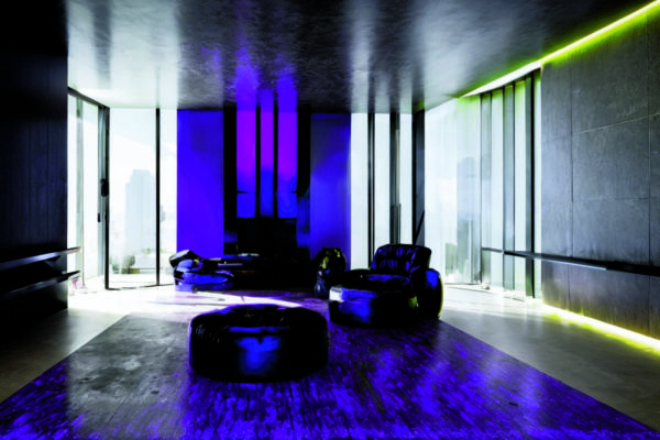 Эксперименты с ультрафиолетовыми акцентами в минималистичных интерьерах для создания психоделического эффекта