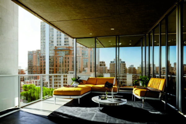 Как превратить балкон в мини-кабинет с трансформируемой мебелью