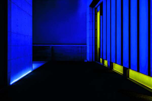 Использование ночных и ультрафиолетовых цветов для создания фантастического интерьера