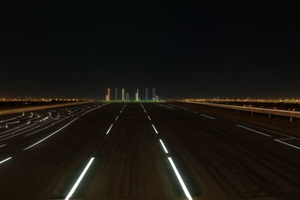 Интерактивное световое искусство: как световые сценарии меняют восприятие городских пространств